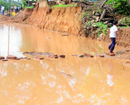 Bantwal: Monsoon rains cause flash floods besides NH 75 at Panemangaluru